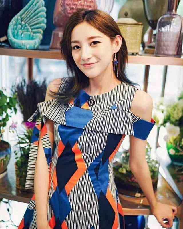 央视主持人马凡舒写真,世界杯马凡舒和她的搭档