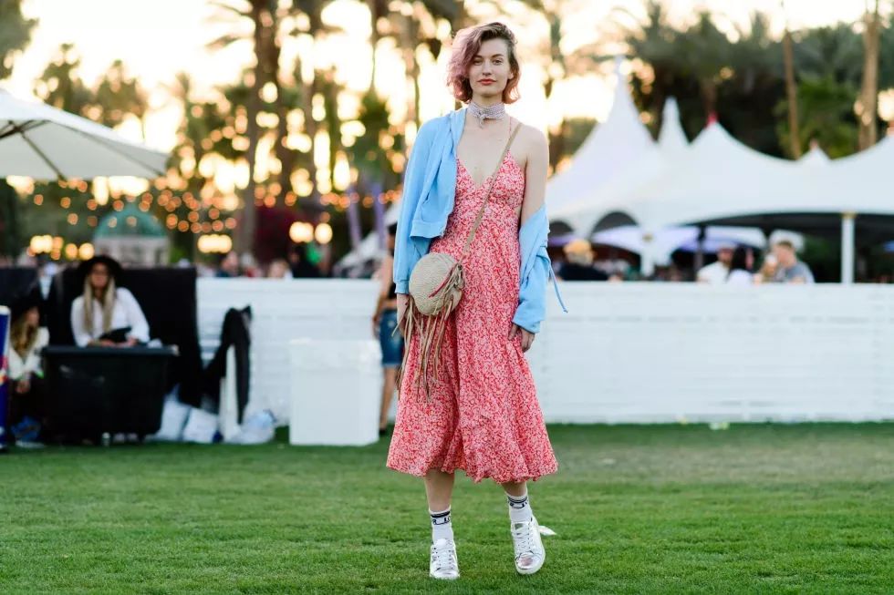 清凉吊带裙穿搭,夏季时尚高级感优雅吊带裙