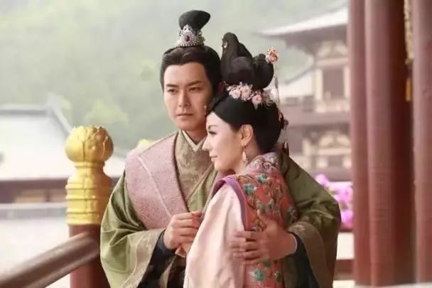 凭《深宫计》一角人气急升港姐亚军恋上“民选视帝”奉旨拍拖