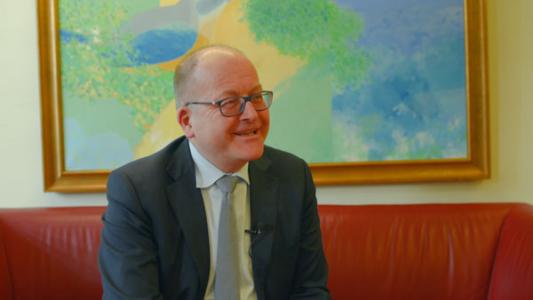 英格兰男足输球冰岛,冰岛0-2惨败被质疑踢假球