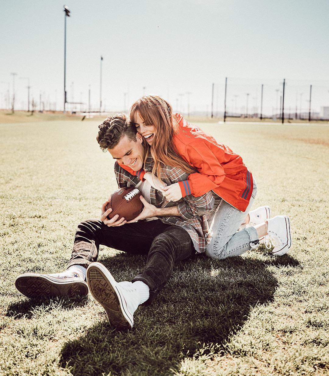 海边情侣拍照姿势大全一个人,武功山拍照姿势大全情侣夏天