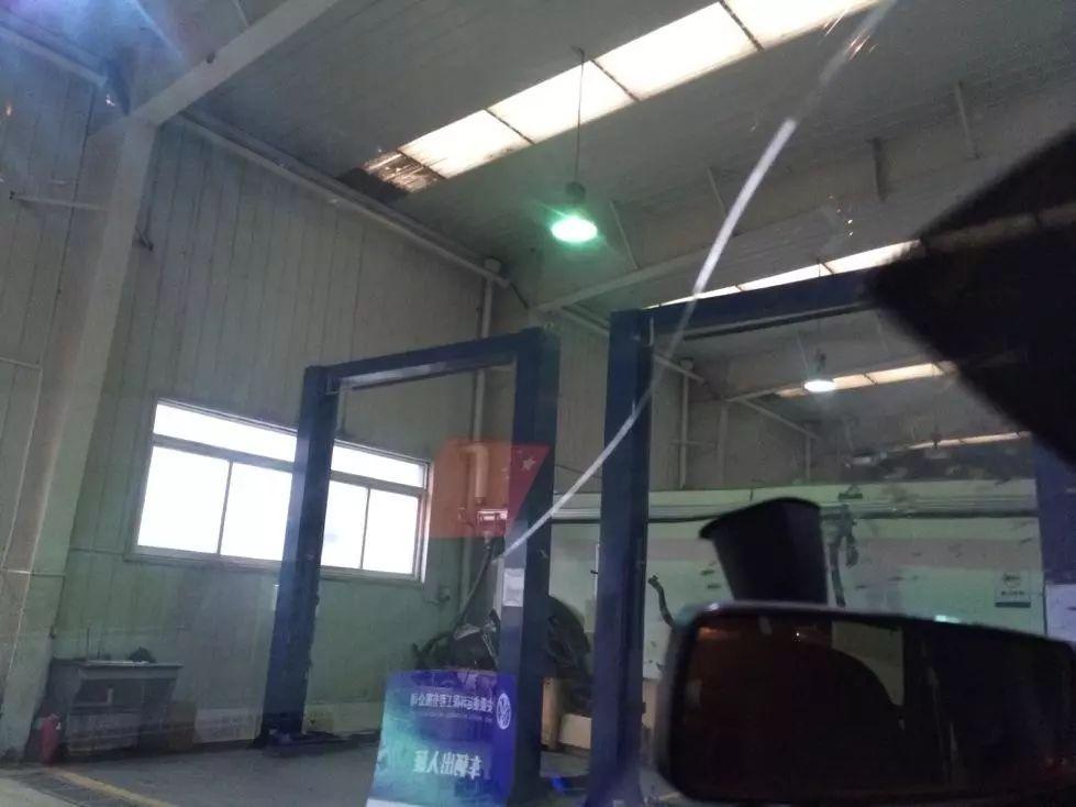 挡风玻璃坏了一个缝怎么修复,后挡风玻璃坏了修复多少钱