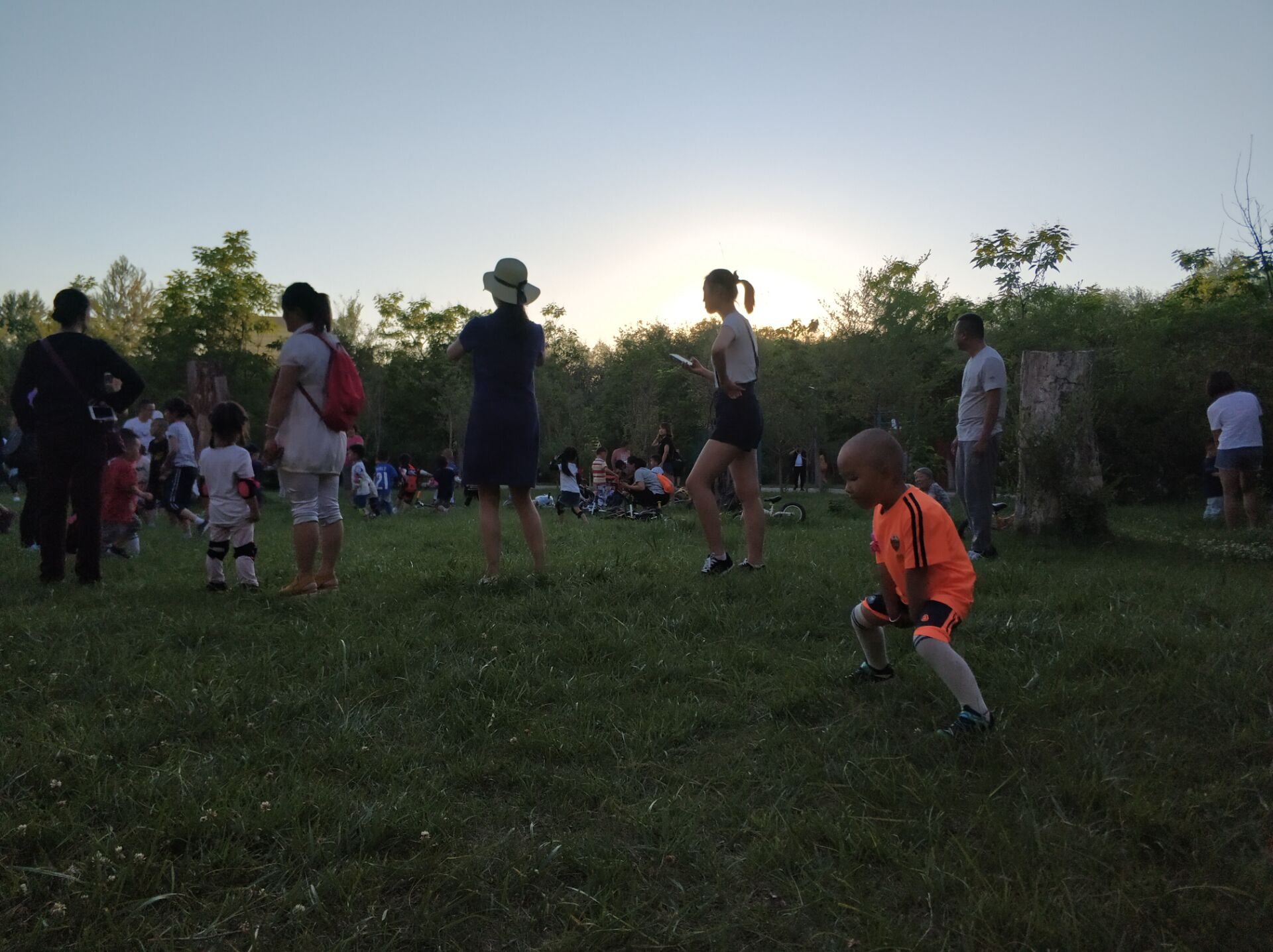 乌鲁木齐南湖公园夜景,乌鲁木齐南湖广场美景图片