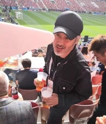 鹿晗评c罗和梅西,鹿晗谈c罗和梅西哪个厉害