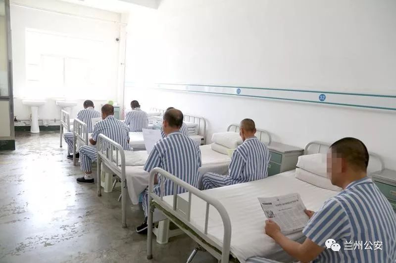 派出所走访吸毒人员关爱活动简报,走进戒毒所开展警示教育活动