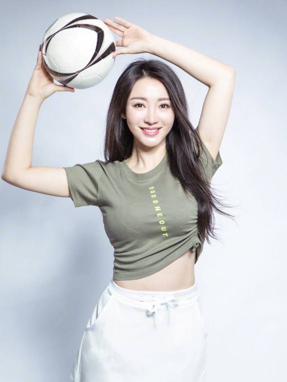 世界杯金发女球迷惊艳时刻,世界杯爆红中国女球迷