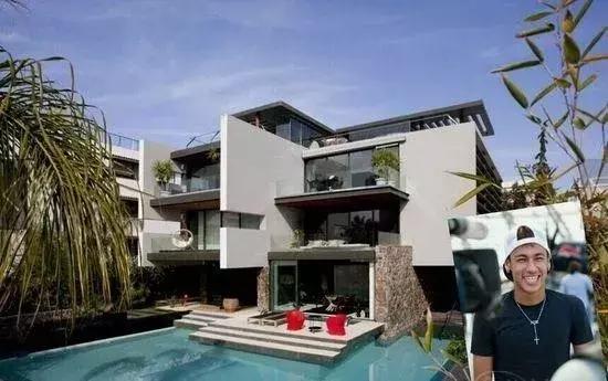 梅西到底有多少钱买了多少套房,梅西一个月工资多少钱