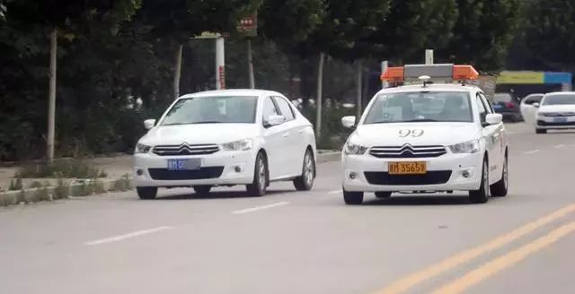 山西运城空港南区驾驶员科三考试道路出现百余辆黑车“李鬼”，交通安全隐患亟待消除