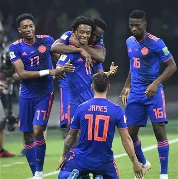 队长袖标戴在右臂的含义,队长袖标戴手臂上