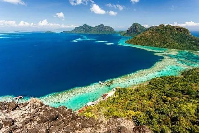 漫步海边唯美句子,傍晚海边沙滩漫步