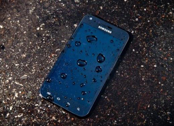 手机电话进水了怎么办,手机进水了打电话是什么提示