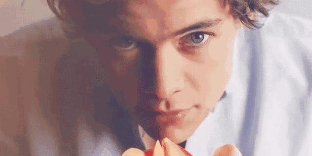 PP、腋下、手肘、三角区发黑暗沉？日本女*爱性**用好物，抹一抹，4周白嫩如少女！