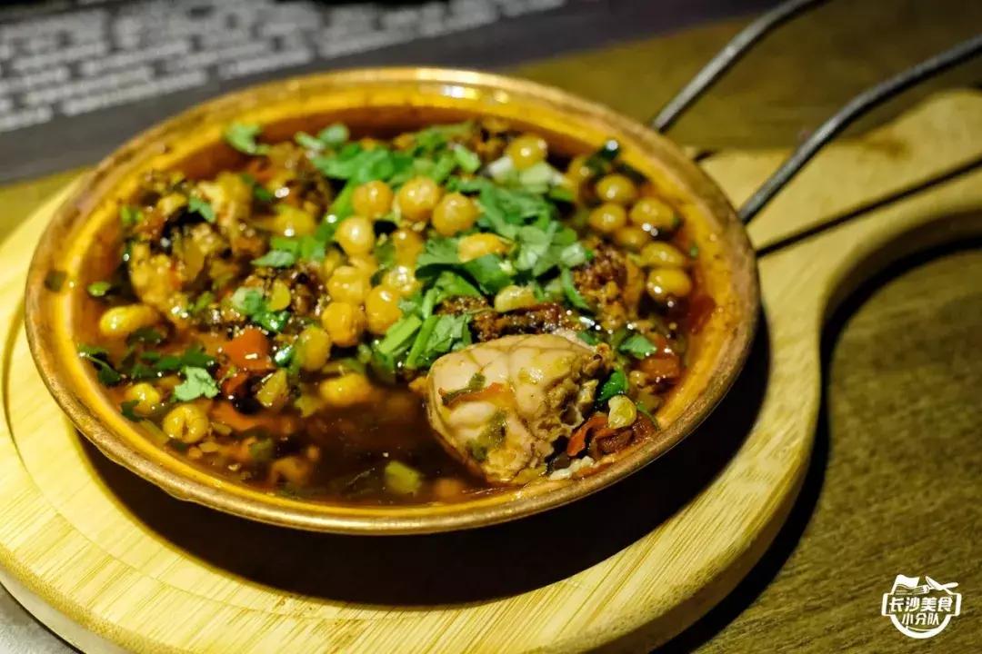 情怀总被烂梗消费,网红串串店长沙