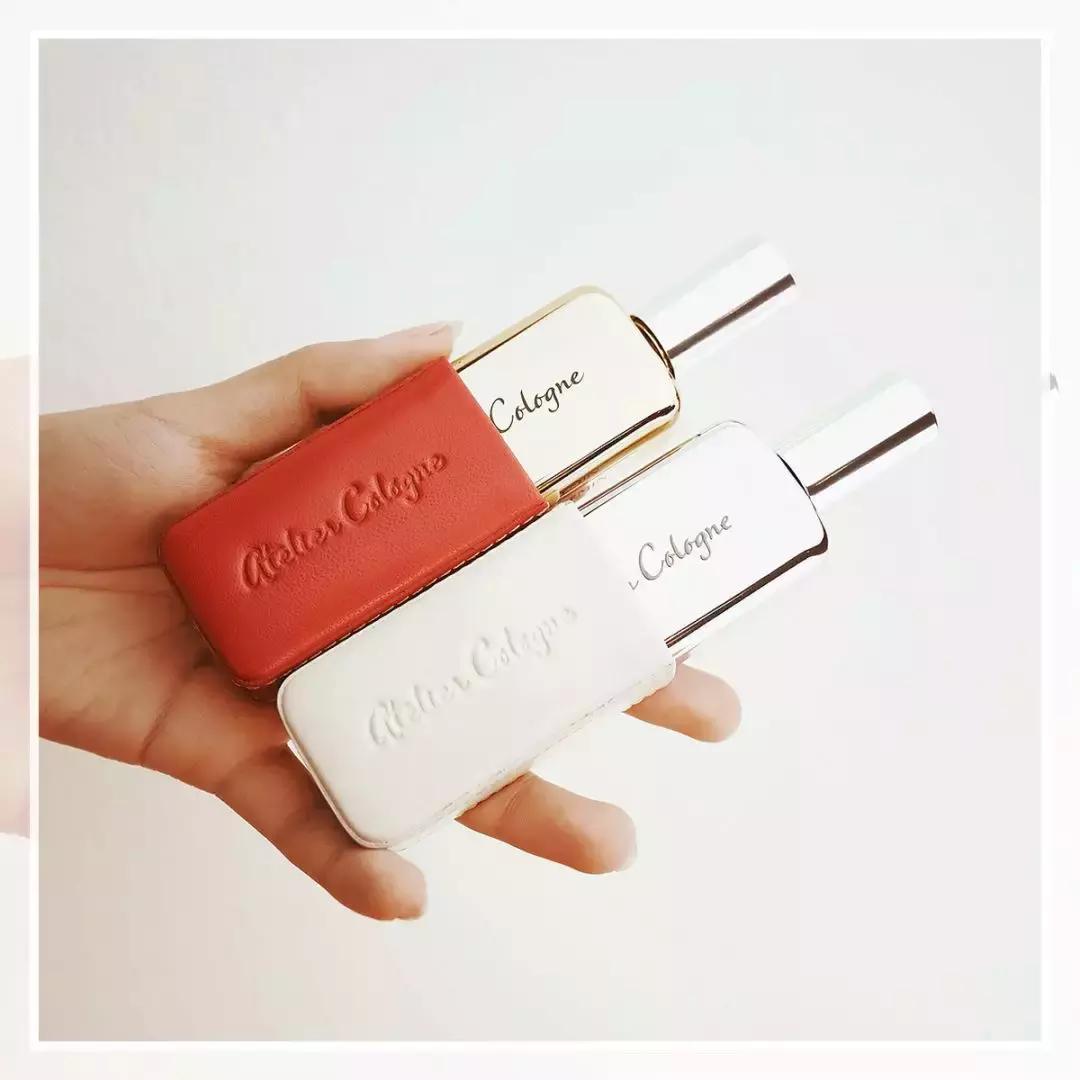 法国丝芙兰美女,外国加油站的女孩加油