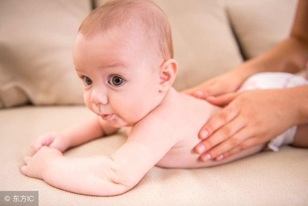 宝宝吃手原因,怎么解决宝宝吃手的问题