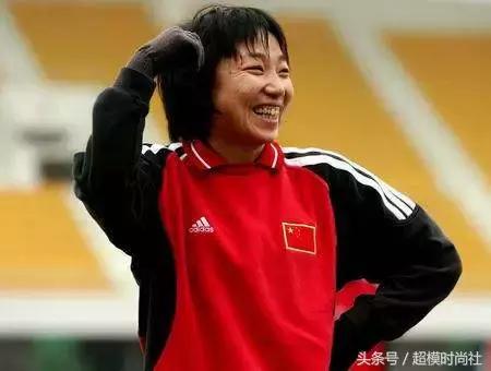 世界杯直播美女解说员,世界杯直播女解说员翻车视频