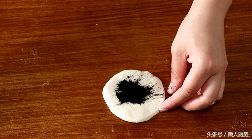 教你做花样包子，做成足球模样为世界杯打call，做法简单易学