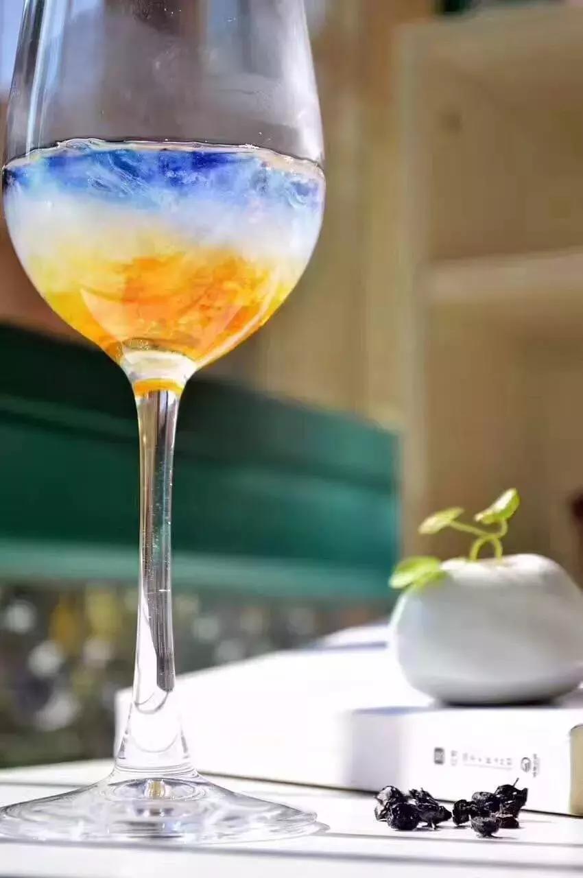 黑枸杞真的比红枸杞功效好吗知乎,黑枸杞和红枸杞含糖高么