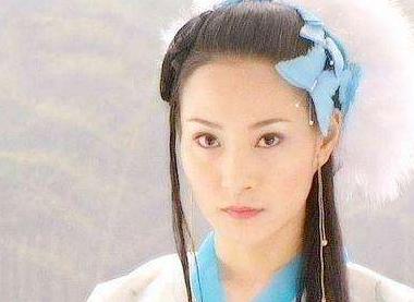 两人同演《穿越时空的爱恋》走红，今一人霸屏多年，她却无戏可拍