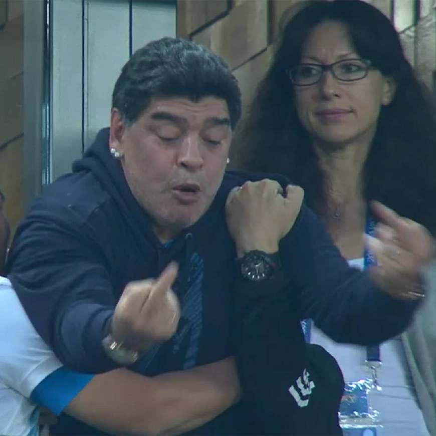 马拉多纳欢呼图片,马拉多纳庆祝动作