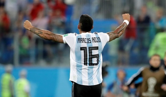 阿根廷梅西赛后欢庆胜利,阿根廷3-0克罗地亚梅西庆祝动作