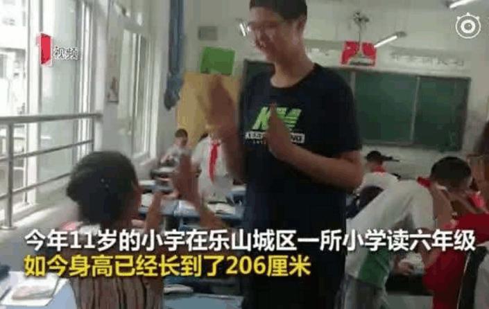 四川14岁男孩身高221破吉尼斯纪录,四川男孩2米多