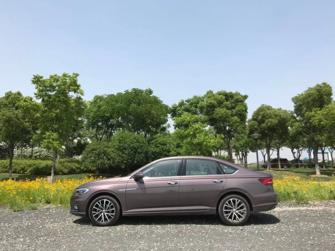 大众朗逸和宝来哪个更值得买,10万左右大众宝来和朗逸推荐哪款