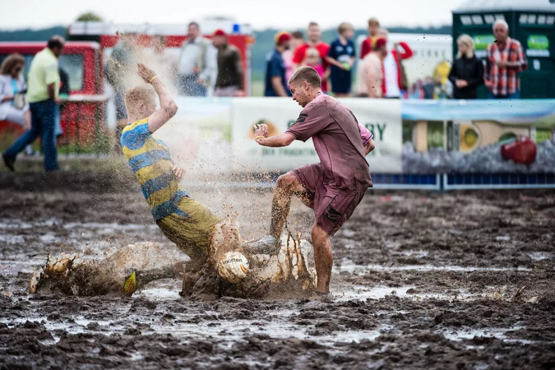 足球场奇葩时刻集锦,世界上最奇葩的足球场