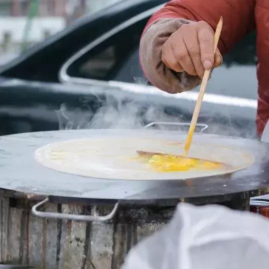 天津人八成有这样的朋友：浑身匪气说话冲肺管子，顾家又无微不至