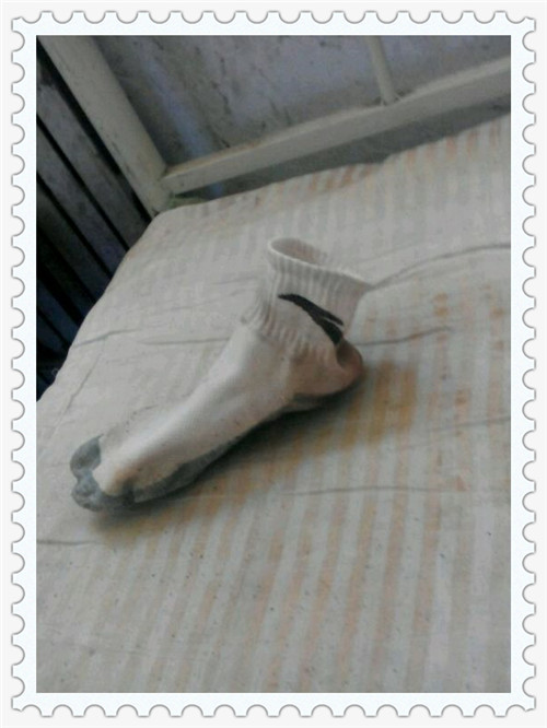 刻苦训练袜子三天没洗可以站起来,Uzi与女友奥咪咪对话引起不适