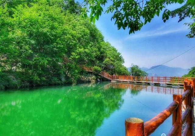 这里有十里亲水画廊,在海拔1400米的地方看世界杯,赏流泉飞瀑