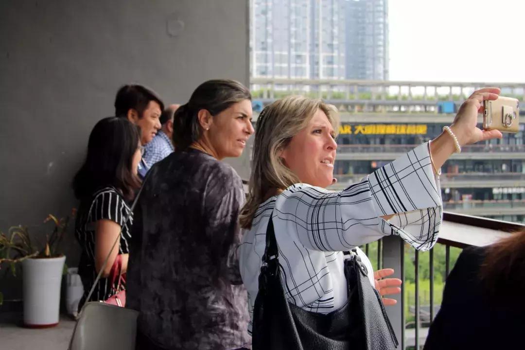 乌拉圭拉瓦耶哈省长考察皇家贝里斯足球俱乐部！