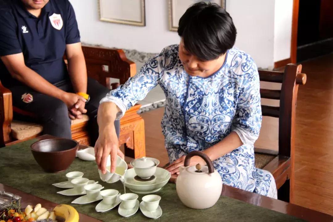 乌拉圭拉瓦耶哈省长考察皇家贝里斯足球俱乐部！