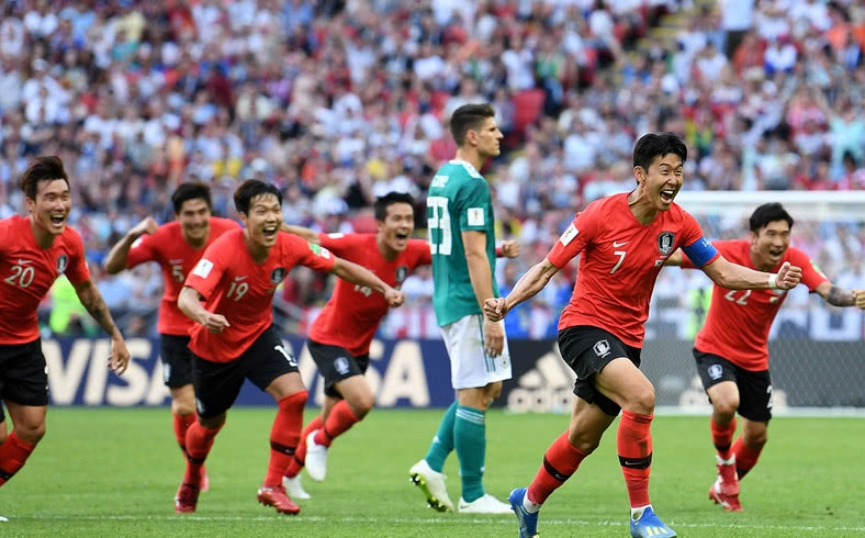 亲爱的国足同胞们，别再当“说嘴郎中”了，你们的足球丑陋至极！