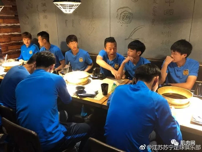 中国男足为什么冲不进世界杯百科,训练完吃了垃圾食品