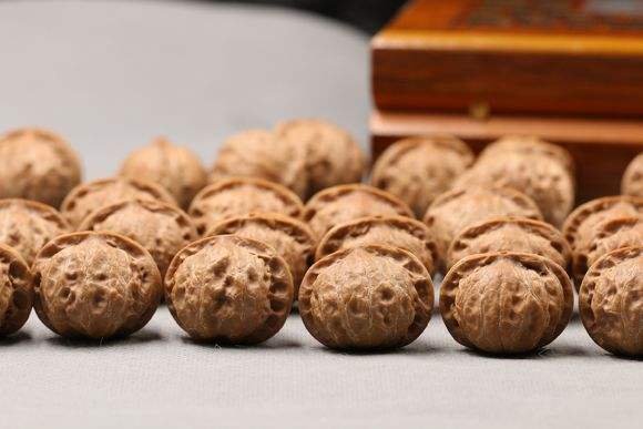 小核桃手串深纹包浆效果,小核桃手串人工快速包浆