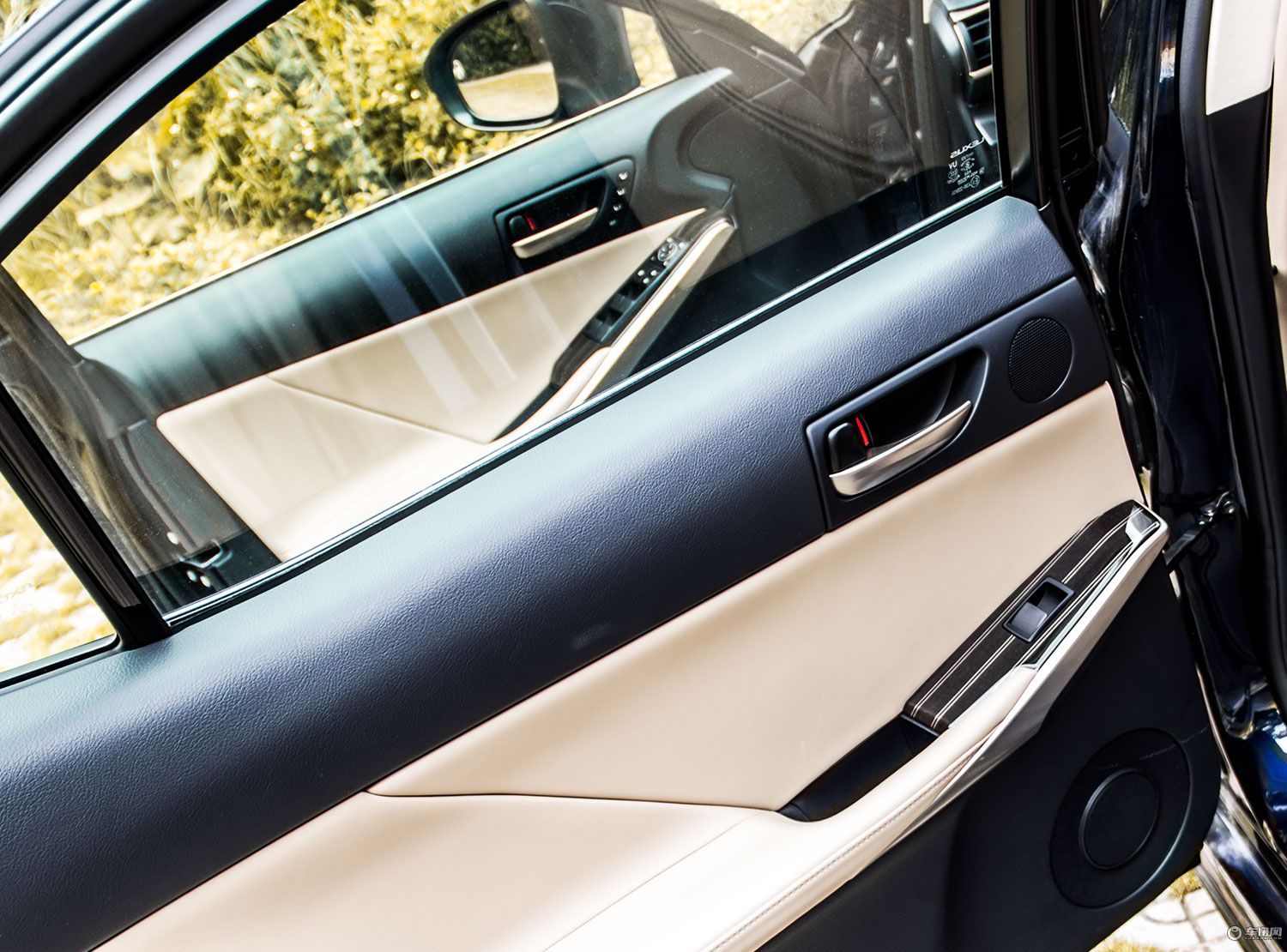 这款高颜值轿车不只男人喜欢女孩看了也瞬间心动实拍雷克萨斯IS