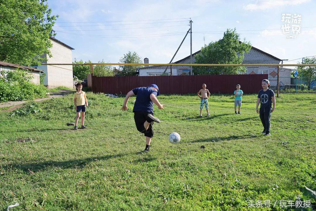 行李箱当“球门”！这SUV大得夸张！