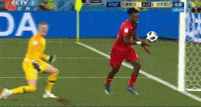 足球世界杯小伙,足球进球后对手一起庆祝搞笑