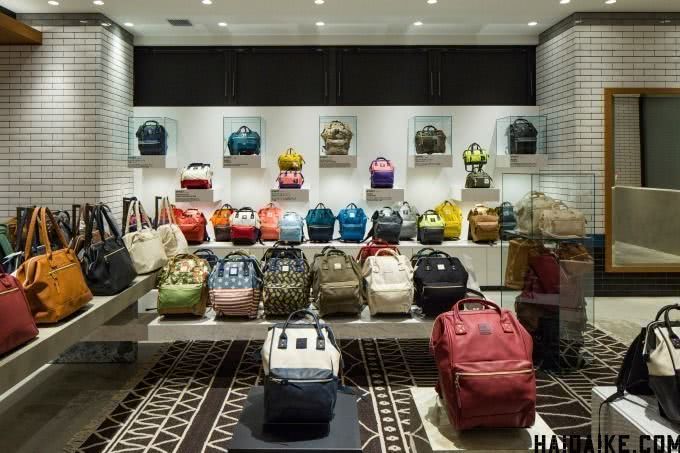 日本的袋子品牌“Anello”大阪旗舰店买“喉舌帆布背包”限量款