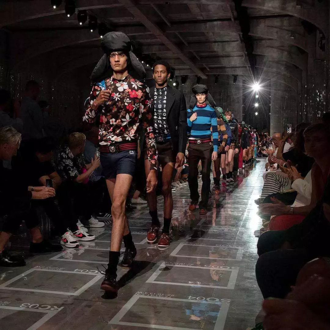 prada鍐嶇敓绯诲垪,prada鎹㈡帉闂ㄤ汉