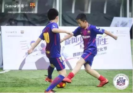 旋风少年·卓越新生｜2018世茂巴萨国际足球训练营成都站开赛中
