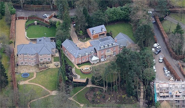 足球贫民窟球星,足球巨星最大的豪宅