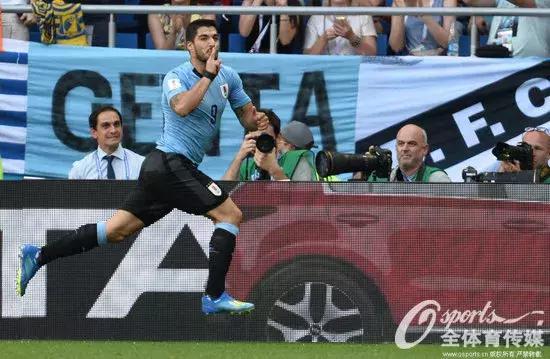 梅西与c罗对决36场比赛数据,梅西半场神级逆转两球打跪c罗