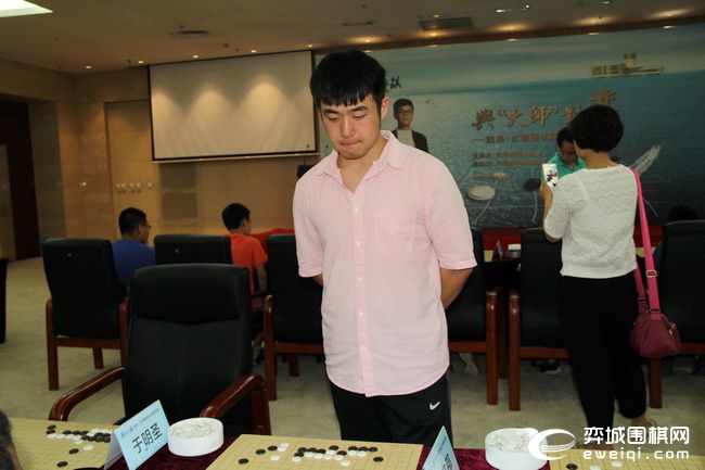 柯洁与韩升周比赛讲解,国手柯洁最新比赛