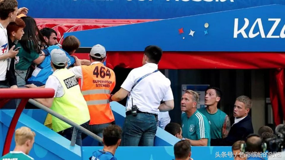 足球之下,足球的背后是人类社会的缩影