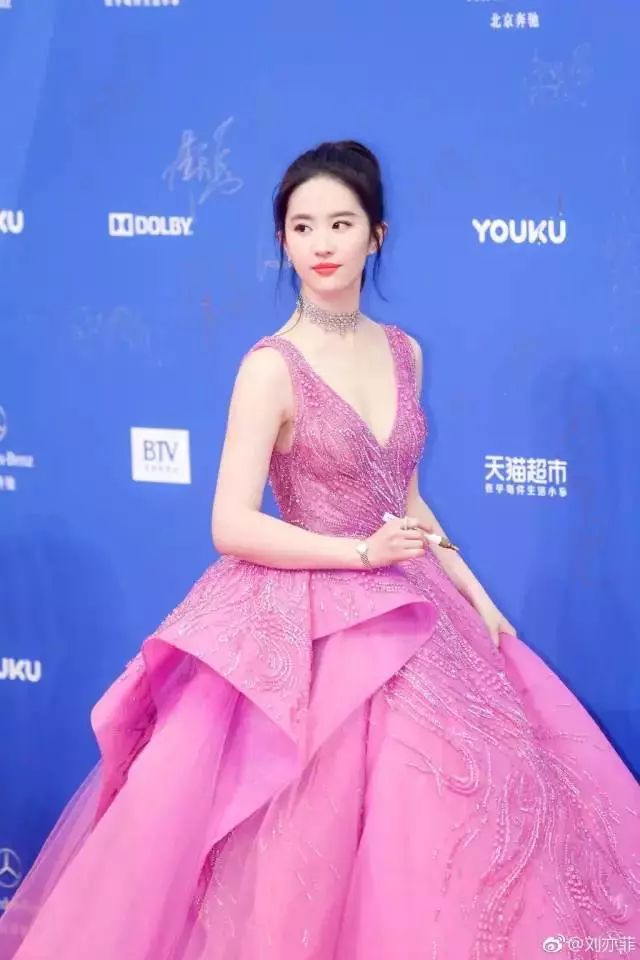 杨幂的刘海发际线,杨幂隐藏发际线的刘海