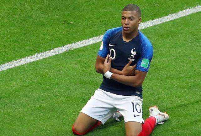 19岁姆巴佩世界杯决赛夺冠,姆巴佩说梅西是历史最佳