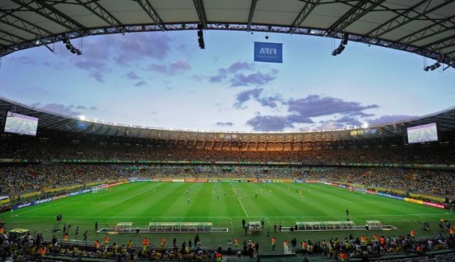 致敬梅西和c罗的十个美丽时刻,梅西跪草坪