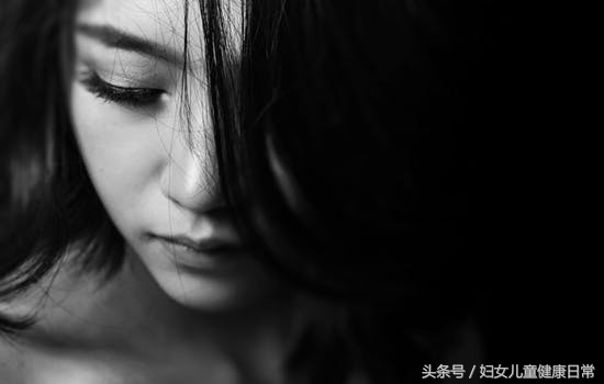 半夜，妇产科突然由一位民警带来了一个大量阴道流血的中年妇女